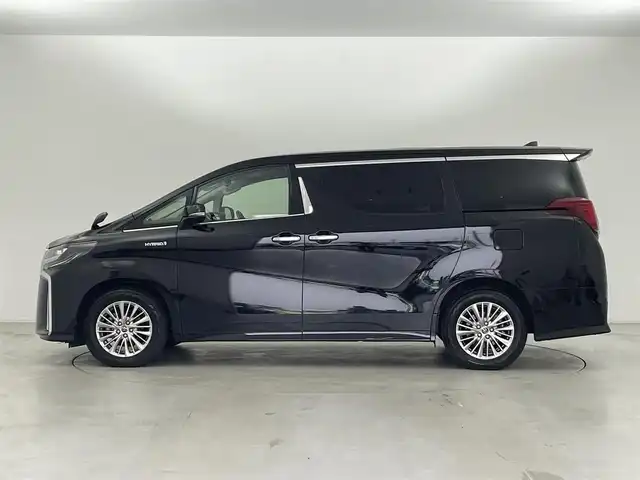 トヨタ アルファードハイブリット SR 群馬県 2018(平30)年 5.1万km ブラック 純正9インチSDナビ　【型番　NSZT-Y66T】/・フルセグTV/FM/AM/CD/DVD/Bluetooth/・バックカメラ/12.1型リヤエンターテイメントシステム/3眼LEDヘッドランプ/・LEDクリアランスランプ/・アダプティブハイビームシステム/・LEDシーケンシャルターンランプ/・LEDコーナリングランプ/AC100V電源/防眩インナーミラー/===========================/4WD/前方ドライブレコーダー/パワーバックドア/両側パワースライドドア/シートヒーター/シートベンチレーション/黒レザーシート/前席パワーシート/運転席シートメモリー/ビルトインETC2.0/オットマン/トヨタセーフティセンス/・プリクラッシュセーフティ/・レーントレーシングアシスト/・レーダークルーズコントロール/・オートマチックハイビーム/純正17インチAW