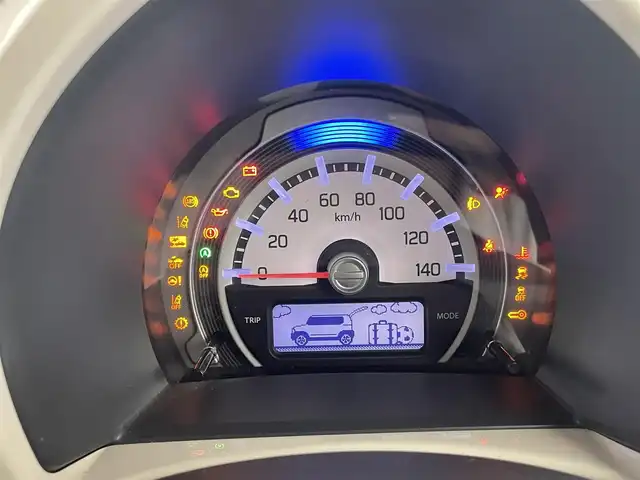 スズキ ハスラー J 茨城県 2019(令1)年 4.1万km ピュアホワイトパール/ブラック2トーン 社外ナビ/バックカメラ/フルセグ/衝突被害軽減ブレーキ/車線逸脱抑制装置/ETC/シートヒーター/純正15インチAW/スマートキー