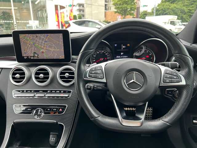 メルセデス・ベンツ Ｃ２００ ワゴン スポーツ 東京都 2015(平27)年 3.2万km ダイヤモンドホワイト ワンオーナー/純正HDDナビ（AM・FM・フルセグ・BT・CD・DVD）/レーダセーフティパッケージ/・ステアリングアシスト機能ディストロニックプラス/・飛び出し検知機能付ブレーキアシストプラス/・PRE-SAFE/・PRE-SAFEブレーキ（歩行者検知機能付）/・被害軽減ブレーキ付後方衝突警告システム/・アクティブブラインドスポットアシスト/・アクティブレーンキーピングアシスト/パークトロニック/アクティブパーキングアシスト/バックドア自動開閉機能/ヘッドアップディスプレイ/レザーシート/AMG18インチAW/純正LEDヘッドランプ/パワーシート（D＋N席）/シルバールーフレール/ETC/保証書/取扱説明書/スペアキー有り（1本）