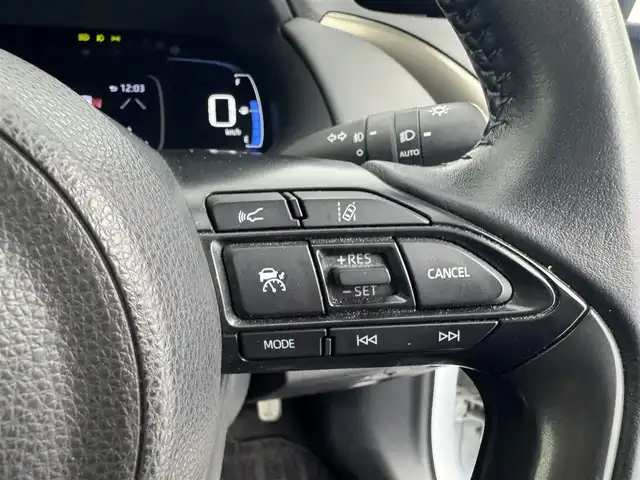 トヨタ アクア Z 愛知県 2022(令4)年 2.7万km プラチナホワイトパールマイカ メーカー10.5型ディスプレイオーディオ/（AM/FM/BT/フルセグTV）/全方位バックカメラ/前後ドラレコ/ETC/トヨタセーフティセンス/・レーントレーシングアシスト/・プリクラッシュセーフティ/・ブラインドスポットモニター/・クリアランスソナー/・リアクロストラフィックアラート/・パーキングサポートブレーキ/・ロードサインアシスト/PWR＋モード/ECOモード/EVモード/nanoeX/ドアバイザー/純正フロアマット/純正LEDヘッドライト/純正15インチAW/ドアバイザー