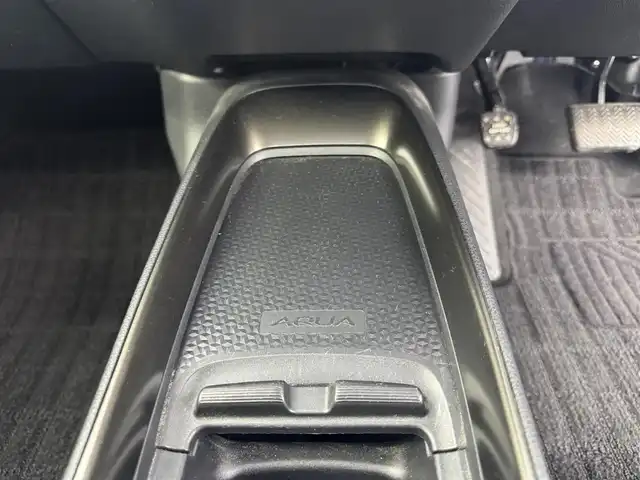トヨタ アクア Z 愛知県 2022(令4)年 2.7万km プラチナホワイトパールマイカ メーカー10.5型ディスプレイオーディオ/（AM/FM/BT/フルセグTV）/全方位バックカメラ/前後ドラレコ/ETC/トヨタセーフティセンス/・レーントレーシングアシスト/・プリクラッシュセーフティ/・ブラインドスポットモニター/・クリアランスソナー/・リアクロストラフィックアラート/・パーキングサポートブレーキ/・ロードサインアシスト/PWR＋モード/ECOモード/EVモード/nanoeX/ドアバイザー/純正フロアマット/純正LEDヘッドライト/純正15インチAW/ドアバイザー
