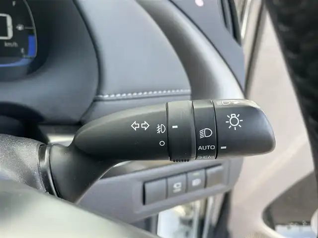 トヨタ アクア Z 千葉県 2022(令4)年 2.7万km プラチナホワイトパールマイカ メーカー10.5型ディスプレイオーディオ/（AM/FM/BT/フルセグTV）/全方位バックカメラ/前後ドラレコ/ETC/トヨタセーフティセンス/・レーントレーシングアシスト/・プリクラッシュセーフティ/・ブラインドスポットモニター/・クリアランスソナー/・リアクロストラフィックアラート/・パーキングサポートブレーキ/・ロードサインアシスト/PWR＋モード/ECOモード/EVモード/nanoeX/ドアバイザー/純正フロアマット/純正LEDヘッドライト/純正15インチAW/ドアバイザー