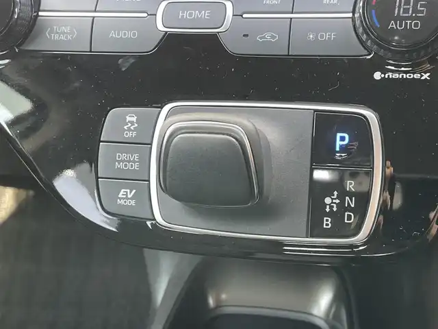 トヨタ アクア Z 千葉県 2022(令4)年 2.7万km プラチナホワイトパールマイカ メーカー10.5型ディスプレイオーディオ/（AM/FM/BT/フルセグTV）/全方位バックカメラ/前後ドラレコ/ETC/トヨタセーフティセンス/・レーントレーシングアシスト/・プリクラッシュセーフティ/・ブラインドスポットモニター/・クリアランスソナー/・リアクロストラフィックアラート/・パーキングサポートブレーキ/・ロードサインアシスト/PWR＋モード/ECOモード/EVモード/nanoeX/ドアバイザー/純正フロアマット/純正LEDヘッドライト/純正15インチAW/ドアバイザー