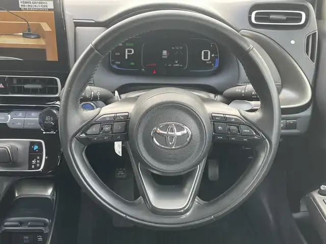 トヨタ アクア Z 千葉県 2022(令4)年 2.7万km プラチナホワイトパールマイカ メーカー10.5型ディスプレイオーディオ/（AM/FM/BT/フルセグTV）/全方位バックカメラ/前後ドラレコ/ETC/トヨタセーフティセンス/・レーントレーシングアシスト/・プリクラッシュセーフティ/・ブラインドスポットモニター/・クリアランスソナー/・リアクロストラフィックアラート/・パーキングサポートブレーキ/・ロードサインアシスト/PWR＋モード/ECOモード/EVモード/nanoeX/ドアバイザー/純正フロアマット/純正LEDヘッドライト/純正15インチAW/ドアバイザー