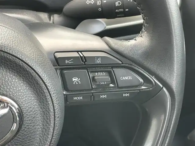 トヨタ アクア Z 千葉県 2022(令4)年 2.7万km プラチナホワイトパールマイカ メーカー10.5型ディスプレイオーディオ/（AM/FM/BT/フルセグTV）/全方位バックカメラ/前後ドラレコ/ETC/トヨタセーフティセンス/・レーントレーシングアシスト/・プリクラッシュセーフティ/・ブラインドスポットモニター/・クリアランスソナー/・リアクロストラフィックアラート/・パーキングサポートブレーキ/・ロードサインアシスト/PWR＋モード/ECOモード/EVモード/nanoeX/ドアバイザー/純正フロアマット/純正LEDヘッドライト/純正15インチAW/ドアバイザー