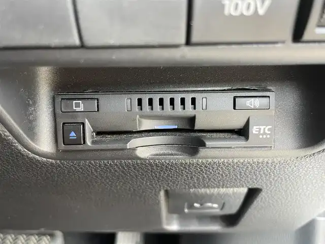 トヨタ アクア Z 千葉県 2022(令4)年 2.7万km プラチナホワイトパールマイカ メーカー10.5型ディスプレイオーディオ/（AM/FM/BT/フルセグTV）/全方位バックカメラ/前後ドラレコ/ETC/トヨタセーフティセンス/・レーントレーシングアシスト/・プリクラッシュセーフティ/・ブラインドスポットモニター/・クリアランスソナー/・リアクロストラフィックアラート/・パーキングサポートブレーキ/・ロードサインアシスト/PWR＋モード/ECOモード/EVモード/nanoeX/ドアバイザー/純正フロアマット/純正LEDヘッドライト/純正15インチAW/ドアバイザー