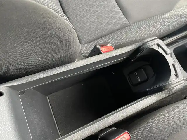 トヨタ アクア Z 千葉県 2022(令4)年 2.7万km プラチナホワイトパールマイカ メーカー10.5型ディスプレイオーディオ/（AM/FM/BT/フルセグTV）/全方位バックカメラ/前後ドラレコ/ETC/トヨタセーフティセンス/・レーントレーシングアシスト/・プリクラッシュセーフティ/・ブラインドスポットモニター/・クリアランスソナー/・リアクロストラフィックアラート/・パーキングサポートブレーキ/・ロードサインアシスト/PWR＋モード/ECOモード/EVモード/nanoeX/ドアバイザー/純正フロアマット/純正LEDヘッドライト/純正15インチAW/ドアバイザー