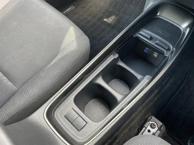 トヨタ アクア Z 千葉県 2022(令4)年 2.7万km プラチナホワイトパールマイカ メーカー10.5型ディスプレイオーディオ/（AM/FM/BT/フルセグTV）/全方位バックカメラ/前後ドラレコ/ETC/トヨタセーフティセンス/・レーントレーシングアシスト/・プリクラッシュセーフティ/・ブラインドスポットモニター/・クリアランスソナー/・リアクロストラフィックアラート/・パーキングサポートブレーキ/・ロードサインアシスト/PWR＋モード/ECOモード/EVモード/nanoeX/ドアバイザー/純正フロアマット/純正LEDヘッドライト/純正15インチAW/ドアバイザー