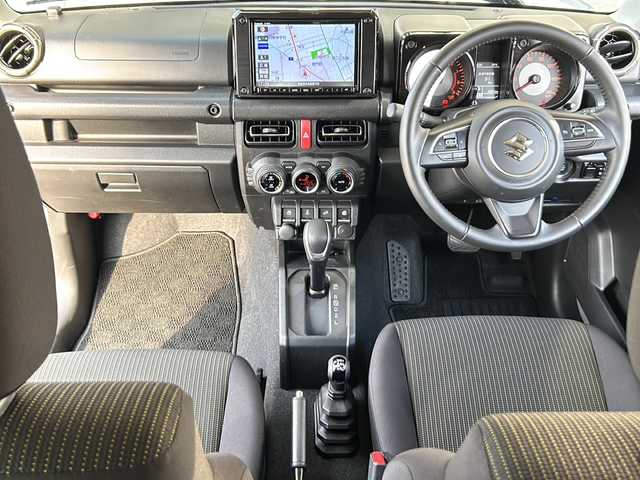 スズキ ジムニー XC 静岡県 2023(令5)年 0.5万km ミディアムグレー ワンオーナー/純正ナビ/・FM/AM/・SD/・フルセグTV/・USB/・Bluetooth/・MEMORY MUSIC/主要装備/・バックカメラ/・ＬＥＤヘッドランプ/・運転席助手席シートヒーター/・ドライブレコーダー/・サイドターンランプ付ドアミラー/・純正１６インチＡＷ/・ワンオーナー/・アイドリングストップ/・衝突被害軽減システム/(デュアルセンサーブレーキサポート)/・サイドカーテンエアバッグ/・2H-4H-4L切替