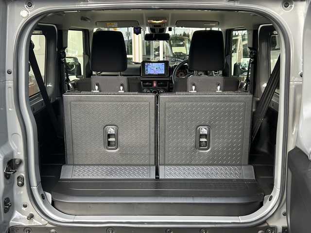 スズキ ジムニー XC 静岡県 2023(令5)年 0.5万km ミディアムグレー ワンオーナー/純正ナビ/・FM/AM/・SD/・フルセグTV/・USB/・Bluetooth/・MEMORY MUSIC/主要装備/・バックカメラ/・ＬＥＤヘッドランプ/・運転席助手席シートヒーター/・ドライブレコーダー/・サイドターンランプ付ドアミラー/・純正１６インチＡＷ/・ワンオーナー/・アイドリングストップ/・衝突被害軽減システム/(デュアルセンサーブレーキサポート)/・サイドカーテンエアバッグ/・2H-4H-4L切替