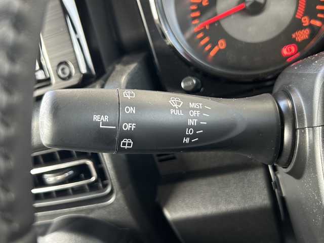 スズキ ジムニー XC 静岡県 2023(令5)年 0.5万km ミディアムグレー ワンオーナー/純正ナビ/・FM/AM/・SD/・フルセグTV/・USB/・Bluetooth/・MEMORY MUSIC/主要装備/・バックカメラ/・ＬＥＤヘッドランプ/・運転席助手席シートヒーター/・ドライブレコーダー/・サイドターンランプ付ドアミラー/・純正１６インチＡＷ/・ワンオーナー/・アイドリングストップ/・衝突被害軽減システム/(デュアルセンサーブレーキサポート)/・サイドカーテンエアバッグ/・2H-4H-4L切替