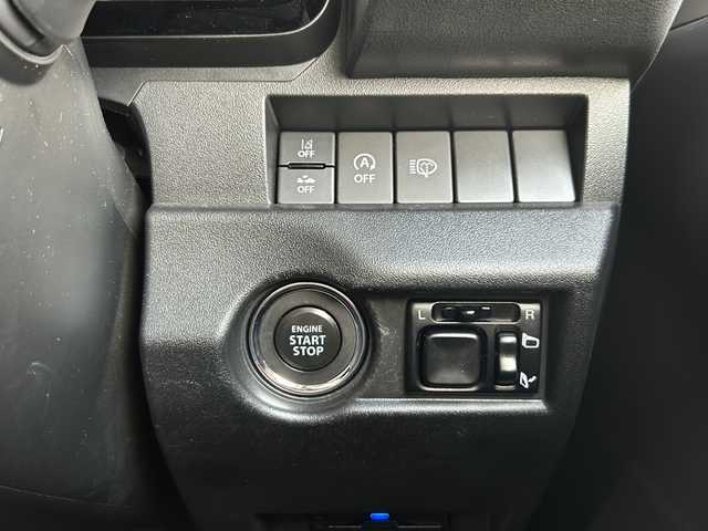 スズキ ジムニー XC 静岡県 2023(令5)年 0.5万km ミディアムグレー ワンオーナー/純正ナビ/・FM/AM/・SD/・フルセグTV/・USB/・Bluetooth/・MEMORY MUSIC/主要装備/・バックカメラ/・ＬＥＤヘッドランプ/・運転席助手席シートヒーター/・ドライブレコーダー/・サイドターンランプ付ドアミラー/・純正１６インチＡＷ/・ワンオーナー/・アイドリングストップ/・衝突被害軽減システム/(デュアルセンサーブレーキサポート)/・サイドカーテンエアバッグ/・2H-4H-4L切替