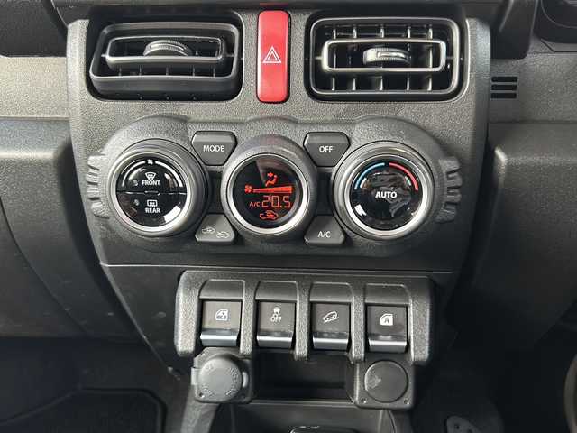 スズキ ジムニー XC 静岡県 2023(令5)年 0.5万km ミディアムグレー ワンオーナー/純正ナビ/・FM/AM/・SD/・フルセグTV/・USB/・Bluetooth/・MEMORY MUSIC/主要装備/・バックカメラ/・ＬＥＤヘッドランプ/・運転席助手席シートヒーター/・ドライブレコーダー/・サイドターンランプ付ドアミラー/・純正１６インチＡＷ/・ワンオーナー/・アイドリングストップ/・衝突被害軽減システム/(デュアルセンサーブレーキサポート)/・サイドカーテンエアバッグ/・2H-4H-4L切替