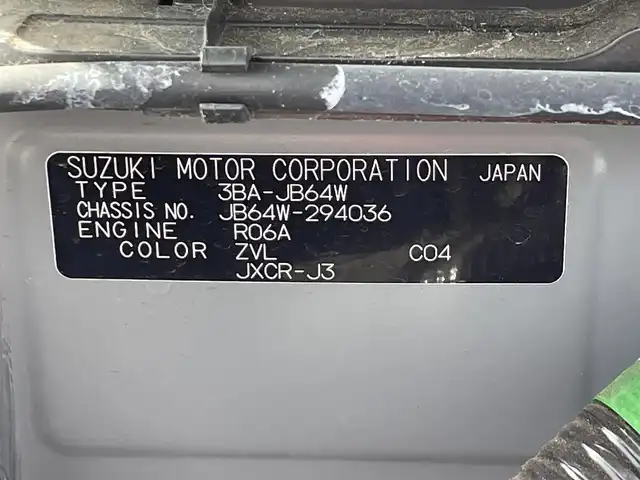 スズキ ジムニー XC 滋賀県 2023(令5)年 0.5万km ミディアムグレー ワンオーナー/純正ナビ/・FM/AM/・SD/・フルセグTV/・USB/・Bluetooth/・MEMORY MUSIC/主要装備/・バックカメラ/・ＬＥＤヘッドランプ/・運転席助手席シートヒーター/・ドライブレコーダー/・サイドターンランプ付ドアミラー/・純正１６インチＡＷ/・ワンオーナー/・アイドリングストップ/・衝突被害軽減システム/(デュアルセンサーブレーキサポート)/・サイドカーテンエアバッグ/・2H-4H-4L切替