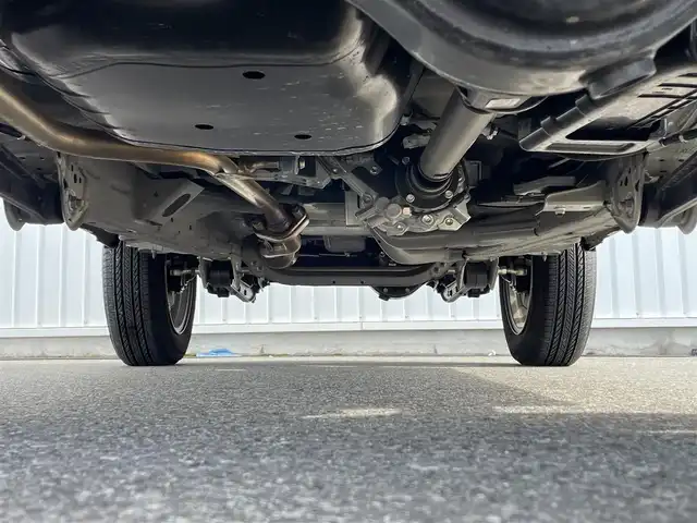 スズキ ジムニー XC 滋賀県 2023(令5)年 0.5万km ミディアムグレー ワンオーナー/純正ナビ/・FM/AM/・SD/・フルセグTV/・USB/・Bluetooth/・MEMORY MUSIC/主要装備/・バックカメラ/・ＬＥＤヘッドランプ/・運転席助手席シートヒーター/・ドライブレコーダー/・サイドターンランプ付ドアミラー/・純正１６インチＡＷ/・ワンオーナー/・アイドリングストップ/・衝突被害軽減システム/(デュアルセンサーブレーキサポート)/・サイドカーテンエアバッグ/・2H-4H-4L切替
