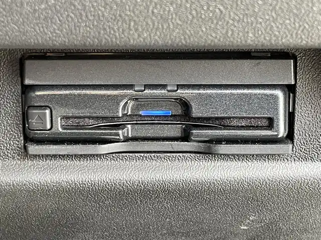スズキ ジムニー XC 滋賀県 2023(令5)年 0.5万km ミディアムグレー ワンオーナー/純正ナビ/・FM/AM/・SD/・フルセグTV/・USB/・Bluetooth/・MEMORY MUSIC/主要装備/・バックカメラ/・ＬＥＤヘッドランプ/・運転席助手席シートヒーター/・ドライブレコーダー/・サイドターンランプ付ドアミラー/・純正１６インチＡＷ/・ワンオーナー/・アイドリングストップ/・衝突被害軽減システム/(デュアルセンサーブレーキサポート)/・サイドカーテンエアバッグ/・2H-4H-4L切替
