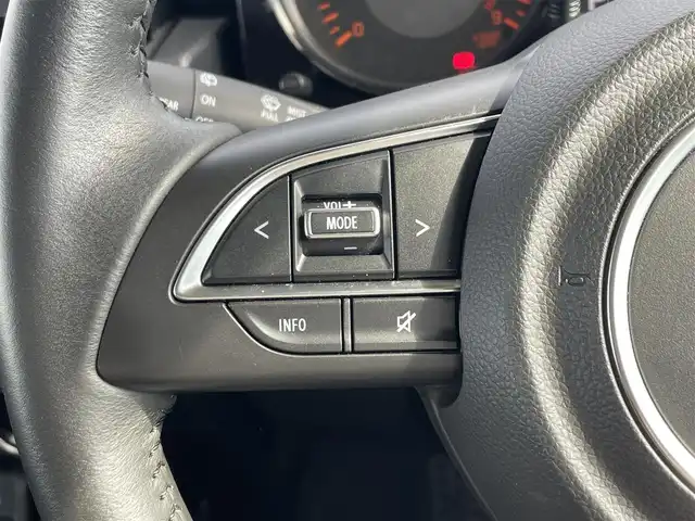 スズキ ジムニー XC 滋賀県 2023(令5)年 0.5万km ミディアムグレー ワンオーナー/純正ナビ/・FM/AM/・SD/・フルセグTV/・USB/・Bluetooth/・MEMORY MUSIC/主要装備/・バックカメラ/・ＬＥＤヘッドランプ/・運転席助手席シートヒーター/・ドライブレコーダー/・サイドターンランプ付ドアミラー/・純正１６インチＡＷ/・ワンオーナー/・アイドリングストップ/・衝突被害軽減システム/(デュアルセンサーブレーキサポート)/・サイドカーテンエアバッグ/・2H-4H-4L切替
