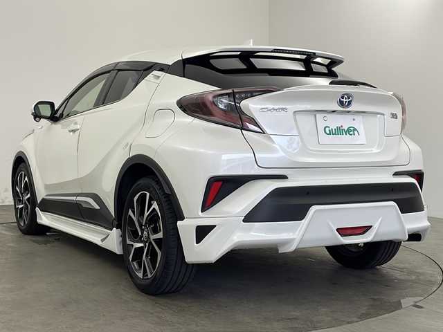 トヨタ Ｃ－ＨＲ G 兵庫県 2017(平29)年 11.4万km ホワイトパールクリスタルシャイン TRDエアロ/フロント/サイド/リア/・純正SDナビ/CD/DVD/AM/FM/・フルセグTV/・Bluetooth接続/・バックカメラ/・レーダークルーズコントロール/・電子パーキングブレーキ/・オートホールド/・前席シートヒーター/・オートライト/・オートマチックハイビーム/・レーンキープアシスト/・横滑り防止装置/・LEDヘッドライト/・フロアマット/・18インチ純正アルミホイール