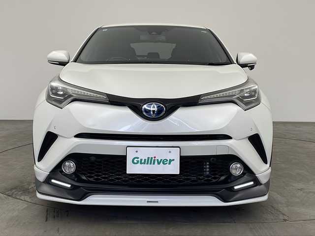 トヨタ Ｃ－ＨＲ G 兵庫県 2017(平29)年 11.4万km ホワイトパールクリスタルシャイン TRDエアロ/フロント/サイド/リア/・純正SDナビ/CD/DVD/AM/FM/・フルセグTV/・Bluetooth接続/・バックカメラ/・レーダークルーズコントロール/・電子パーキングブレーキ/・オートホールド/・前席シートヒーター/・オートライト/・オートマチックハイビーム/・レーンキープアシスト/・横滑り防止装置/・LEDヘッドライト/・フロアマット/・18インチ純正アルミホイール