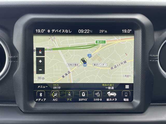 クライスラー・ジープ ジープ ラングラー アンリミテッド サハラ 神奈川県 2024(令6)年 0.3万km サージグリーン ワンオーナー/純正Uconnectナビ/　（BT・USB・AUX・Apple Car Play・Android Auto）/フルセグTV/サブウーハー付アルパインスピーカー/黒革シート/アダプティブクルーズコントロール/前面衝突警報/前方/後方カメラ/フロントシートヒーター/ステアリングヒーター/前後ドライブレコーダー/LEDヘッドライト/LEDフォグライト/ETC2.0/純正ゴムマット/スマートキー×2/保証書/取扱説明書