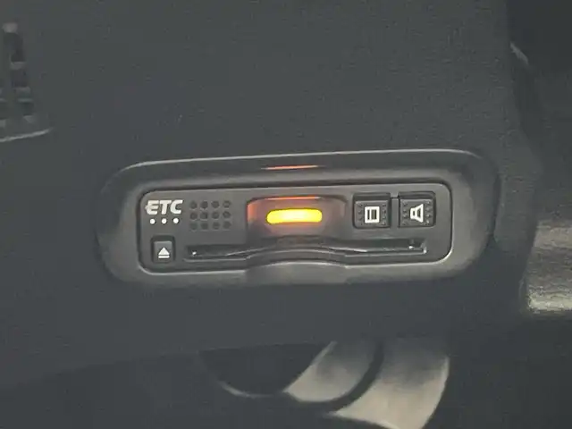 ホンダ ヴェゼル ハイブリッド X ホンダセンシング 愛知県 2018(平30)年 6.2万km プラチナホワイトパール 禁煙車/純正9インチナビ/（CD/DVD/フルセグTV/Bluetooth/HDMI）/バックカメラ/ホンダセンシング/・衝突軽減ブレーキ/・レーンキープアシスト/・追従式クルーズコントロール/バックカメラ/ドライブレコーダー/パドルシフト/純正16インチアルミホイール/スマートキー/スペアキー有/純正フロアマット/LEDヘッドライト/フロントフォグライト/横滑り防止装置