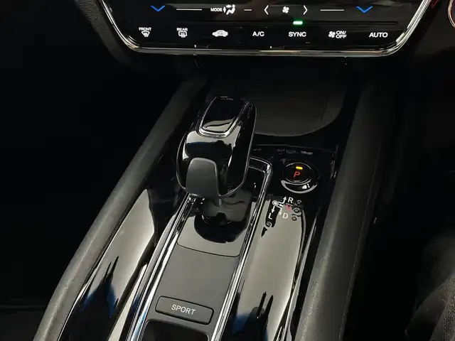 ホンダ ヴェゼル ハイブリッド X ホンダセンシング 愛知県 2018(平30)年 6.2万km プラチナホワイトパール 禁煙車/純正9インチナビ/（CD/DVD/フルセグTV/Bluetooth/HDMI）/バックカメラ/ホンダセンシング/・衝突軽減ブレーキ/・レーンキープアシスト/・追従式クルーズコントロール/バックカメラ/ドライブレコーダー/パドルシフト/純正16インチアルミホイール/スマートキー/スペアキー有/純正フロアマット/LEDヘッドライト/フロントフォグライト/横滑り防止装置