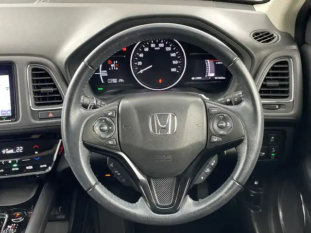 ホンダ ヴェゼル ハイブリッド X ホンダセンシング 愛知県 2018(平30)年 6.2万km プラチナホワイトパール 禁煙車/純正9インチナビ/（CD/DVD/フルセグTV/Bluetooth/HDMI）/バックカメラ/ホンダセンシング/・衝突軽減ブレーキ/・レーンキープアシスト/・追従式クルーズコントロール/バックカメラ/ドライブレコーダー/パドルシフト/純正16インチアルミホイール/スマートキー/スペアキー有/純正フロアマット/LEDヘッドライト/フロントフォグライト/横滑り防止装置