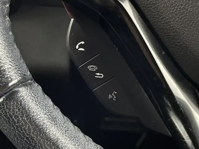 ホンダ ヴェゼル ハイブリッド X ホンダセンシング 愛知県 2018(平30)年 6.2万km プラチナホワイトパール 禁煙車/純正9インチナビ/（CD/DVD/フルセグTV/Bluetooth/HDMI）/バックカメラ/ホンダセンシング/・衝突軽減ブレーキ/・レーンキープアシスト/・追従式クルーズコントロール/バックカメラ/ドライブレコーダー/パドルシフト/純正16インチアルミホイール/スマートキー/スペアキー有/純正フロアマット/LEDヘッドライト/フロントフォグライト/横滑り防止装置