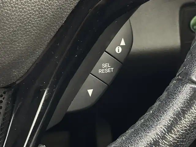 ホンダ ヴェゼル ハイブリッド X ホンダセンシング 愛知県 2018(平30)年 6.2万km プラチナホワイトパール 禁煙車/純正9インチナビ/（CD/DVD/フルセグTV/Bluetooth/HDMI）/バックカメラ/ホンダセンシング/・衝突軽減ブレーキ/・レーンキープアシスト/・追従式クルーズコントロール/バックカメラ/ドライブレコーダー/パドルシフト/純正16インチアルミホイール/スマートキー/スペアキー有/純正フロアマット/LEDヘッドライト/フロントフォグライト/横滑り防止装置