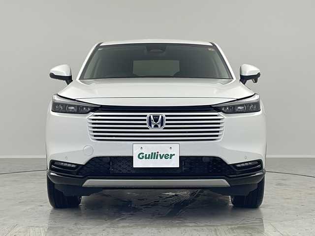 ホンダ ヴェゼル ハイブリッド e:HEV Z 茨城県 2025(令7)年 0.1千km プラチナホワイトパール 登録済未使用車/ホンダセンシング/純正9インチ Honda CONNECTナビ/ （AM/FM/BT/USB/フルセグTV）/バックカメラ/レーダークルーズコントロール/レーンキープアシスト/コーナーセンサー/ブラインドスポットモニター/オートハイビーム/ハーフレザーシート/シートヒーター/横滑り防止装置/オートLEDヘッドライト/フォグライト/純正アルミホイール/置くだけ充電/革巻きステアリング/ステアリングスイッチ/ステアリングヒーター/ETC2.0