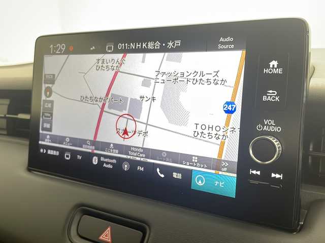 ホンダ ヴェゼル ハイブリッド e:HEV Z 茨城県 2025(令7)年 0.1千km プラチナホワイトパール 登録済未使用車/ホンダセンシング/純正9インチ Honda CONNECTナビ/ （AM/FM/BT/USB/フルセグTV）/バックカメラ/レーダークルーズコントロール/レーンキープアシスト/コーナーセンサー/ブラインドスポットモニター/オートハイビーム/ハーフレザーシート/シートヒーター/横滑り防止装置/オートLEDヘッドライト/フォグライト/純正アルミホイール/置くだけ充電/革巻きステアリング/ステアリングスイッチ/ステアリングヒーター/ETC2.0
