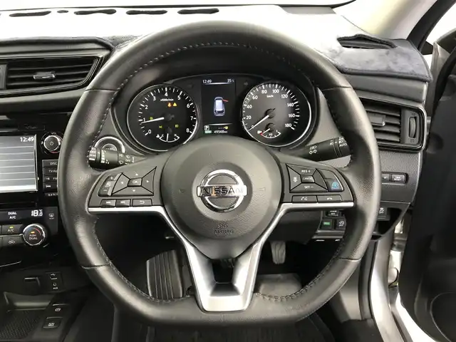 日産 エクストレイル 20X 愛知県 2017(平29)年 5万km ブリリアントシルバー 4WD/寒冷地仕様/パノラミックガラスル/メーカーオプション7インチナビ/　　・CD/DVD/Bluetooth/プロパイロット/インテリジェントエマージェンシーブレーキ/インテリジェントDA/インテリジェントLI/BSW/デジタルインナーミラー/アラウンドビューモニター/ビルトインETC/ステアリングリモコン/シートヒーター（全席）/パワーバックドア/ルーフレール/純正LEDヘッドライト/フォグランプ