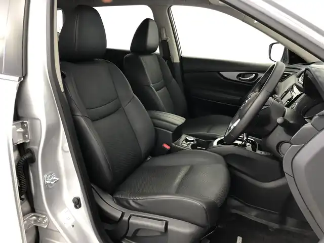 日産 エクストレイル 20X 愛知県 2017(平29)年 5万km ブリリアントシルバー 4WD/寒冷地仕様/パノラミックガラスル/メーカーオプション7インチナビ/　　・CD/DVD/Bluetooth/プロパイロット/インテリジェントエマージェンシーブレーキ/インテリジェントDA/インテリジェントLI/BSW/デジタルインナーミラー/アラウンドビューモニター/ビルトインETC/ステアリングリモコン/シートヒーター（全席）/パワーバックドア/ルーフレール/純正LEDヘッドライト/フォグランプ