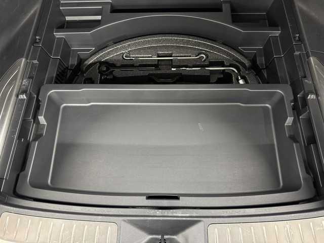 トヨタ ハリアー ハイブリッド Z 三重県 2020(令2)年 4.2万km プレシャスブラックパール ハイブリッド/FF/MTモード付フロアCVT/純正 12.3インチナビ/（AM/FM/TV/Bluetooth/USB/iPod/CarPlay/AndroidAuto/Miracast）/バックガイドモニター/JBLプレミアムサウンドシステム（9スピーカー＆アンプ）/ドライブレコーダー 前後（デジタルミラー内蔵＋後付け）/ETC2.0/Toyota Safety Sense/●プリクラッシュセーフティ/●レーントレーシングアシスト/●レーダークルコン/●アダプティブハイビームシステム/●ロードサインアシスト/・先行車発進告知機能/・ブラインドスポットモニター/・パーキングサポートブレーキ（前後静止物、後方接近車両）/など/装備/・デジタルインナーミラー（前後録画機能付）/・カラーヘッドアップディスプレイ/・ハンズフリーパワーバックドア/・ハーフレザーシート/・パワーシート（D8way（2wayランバーサポート付）/N4way）/・電動チルト・テレスコピックステアリング/・左右独立オートエアコン/・オートワイパー/・電子パーキングブレーキ＆ブレーキホールド/・プッシュスタート/・純正18inAW/・保/取/ナビ取/・スマートキーx2/など
