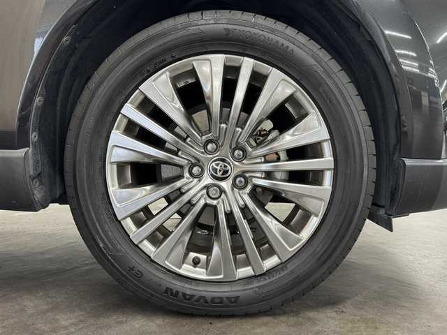 トヨタ ハリアー ハイブリッド Z 三重県 2020(令2)年 4.2万km プレシャスブラックパール ハイブリッド/FF/MTモード付フロアCVT/純正 12.3インチナビ/（AM/FM/TV/Bluetooth/USB/iPod/CarPlay/AndroidAuto/Miracast）/バックガイドモニター/JBLプレミアムサウンドシステム（9スピーカー＆アンプ）/ドライブレコーダー 前後（デジタルミラー内蔵＋後付け）/ETC2.0/Toyota Safety Sense/●プリクラッシュセーフティ/●レーントレーシングアシスト/●レーダークルコン/●アダプティブハイビームシステム/●ロードサインアシスト/・先行車発進告知機能/・ブラインドスポットモニター/・パーキングサポートブレーキ（前後静止物、後方接近車両）/など/装備/・デジタルインナーミラー（前後録画機能付）/・カラーヘッドアップディスプレイ/・ハンズフリーパワーバックドア/・ハーフレザーシート/・パワーシート（D8way（2wayランバーサポート付）/N4way）/・電動チルト・テレスコピックステアリング/・左右独立オートエアコン/・オートワイパー/・電子パーキングブレーキ＆ブレーキホールド/・プッシュスタート/・純正18inAW/・保/取/ナビ取/・スマートキーx2/など