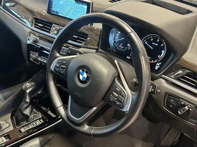 ＢＭＷ Ｘ１ xDrive 18d xライン 道央・札幌 2019(令1)年 3.6万km ミネラルホワイト アドバンスドアクティブセーフティーパッケージ/　・ACC/　・ヘッドアップディスプレイ/ハイラインパッケージ/　・ダコタレザーシート/　・電動フロントシート/　・シートヒーター/純正HDDナビ/USB/Bluetooth/バックカメラ/PDC/パーキングアシスト/LEDヘッドライト/パワーテールゲート/社外ドラレコ