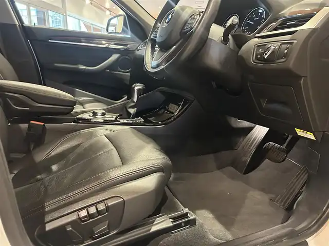 ＢＭＷ Ｘ１ xDrive 18d xライン 道央・札幌 2019(令1)年 3.6万km ミネラルホワイト アドバンスドアクティブセーフティーパッケージ/　・ACC/　・ヘッドアップディスプレイ/ハイラインパッケージ/　・ダコタレザーシート/　・電動フロントシート/　・シートヒーター/純正HDDナビ/USB/Bluetooth/バックカメラ/PDC/パーキングアシスト/LEDヘッドライト/パワーテールゲート/社外ドラレコ