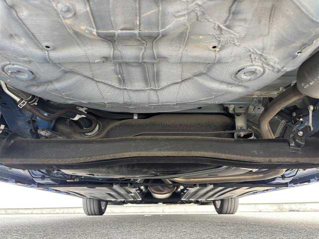 スズキ スイフト HYBRID MZ 滋賀県 2023(令5)年 1.2万km フォギーブルーパールメタリック 純正９型ディスプレイ/・Bluetooth/apple Car　Play/革巻きステアリング/ステアリングリモコン/パドルシフト/アダプティブクルコン/前席シートヒーター/LEDオートライト/フォグライト/スマートキー/スズキセーフティサポート/・デュアルセンサーブレーキサポート/・誤発進抑制機能/・ブラインドスポットモニター/・アダプティブハイビームシステム/・標識認識機能/・車線維持支援機能