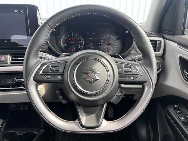 スズキ スイフト HYBRID MZ 滋賀県 2023(令5)年 1.2万km フォギーブルーパールメタリック 純正９型ディスプレイ/・Bluetooth/apple Car　Play/革巻きステアリング/ステアリングリモコン/パドルシフト/アダプティブクルコン/前席シートヒーター/LEDオートライト/フォグライト/スマートキー/スズキセーフティサポート/・デュアルセンサーブレーキサポート/・誤発進抑制機能/・ブラインドスポットモニター/・アダプティブハイビームシステム/・標識認識機能/・車線維持支援機能