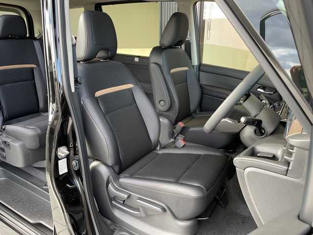日産 セレナ e－パワー ハイウェイスター V 愛知県 2025(令7)年 0.1千km ダイヤモンドブラック 登録済未使用車/プロパイロット/純正12.3型ディズプレイオーディオナビ/SOSコール/全方位カメラ/両側パワースライドドア/クルーズコントロール/バックカメラ/コーナーセンサー/純正アルミホイール/ETC2.0/ブラインドスポットモニター/LEDヘッドライト/インテリジェントミラー/リアオートエアコン/オートマチックハイビーム/ワイヤレス充電器/衝突軽減システム/Bluetooth/ステアリングスイッチ/スマートキー/プッシュスタート