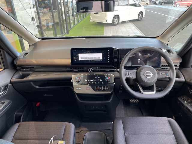 日産 セレナ e－パワー ハイウェイスター V 愛知県 2025(令7)年 0.1千km ダイヤモンドブラック 登録済未使用車/プロパイロット/純正12.3型ディズプレイオーディオナビ/SOSコール/全方位カメラ/両側パワースライドドア/クルーズコントロール/バックカメラ/コーナーセンサー/純正アルミホイール/ETC2.0/ブラインドスポットモニター/LEDヘッドライト/インテリジェントミラー/リアオートエアコン/オートマチックハイビーム/ワイヤレス充電器/衝突軽減システム/Bluetooth/ステアリングスイッチ/スマートキー/プッシュスタート