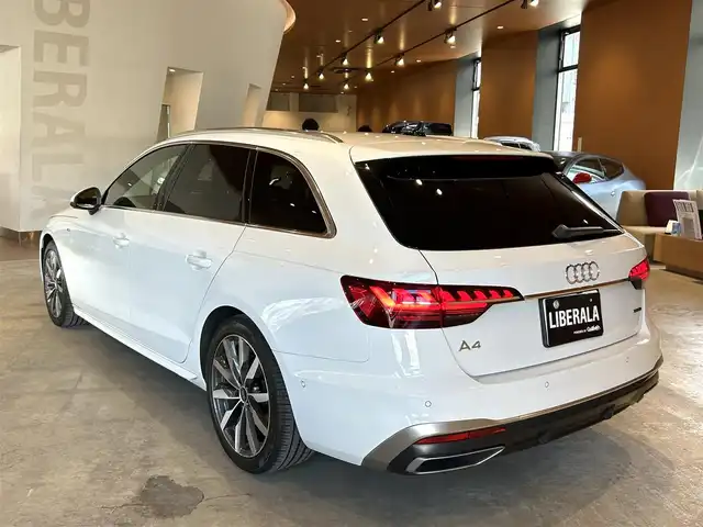 アウディ アウディ Ａ４ アバント 40TDIクワトロ Sライン 道央・札幌 2023(令5)年 3万km グレイシアホワイトメタリック グレイシアホワイトメタリック/SlinePlusパッケージ/　・運転席メモリー機能/　・エクステリアミラーメモリー機能/　・ランバーサポート/　・ドアアームレスト/センターコンソールアーティフィシャルレザー/テレビチューナー/コンフォートパッケージ/　・マトリクスLEDヘッドライト/　・サラウンドビューカメラ/　・パークアシスト/　・ヘッドライトウォッシャー/　・マルチカラーアンビエントライティング/シートヒーター（リア）ステアリングヒーター/プライバシーガラス、アコースティックガラス/18インチ10スポークダイナミックデザインコントラストグレー