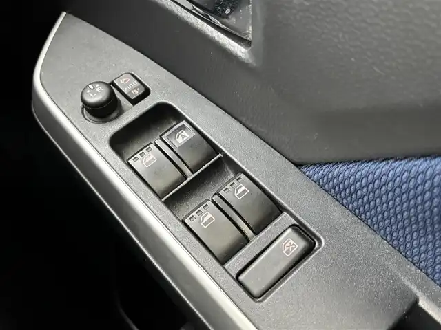 トヨタ ルーミー カスタムG 福岡県 2017(平29)年 12.8万km パールホワイトⅢ ALPINE9型ナビ（BT/フルセグ/DISC/AM/FM/SD）/フロントエアロ/両側パワースライドドア/純正LEDヘッドライト/オートライト/シートカバー/ウォークスルー/純正14インチAW/サンシェード/横滑り防止装置/盗難防止装置/アイドリングストップ/スマートキー/ETC