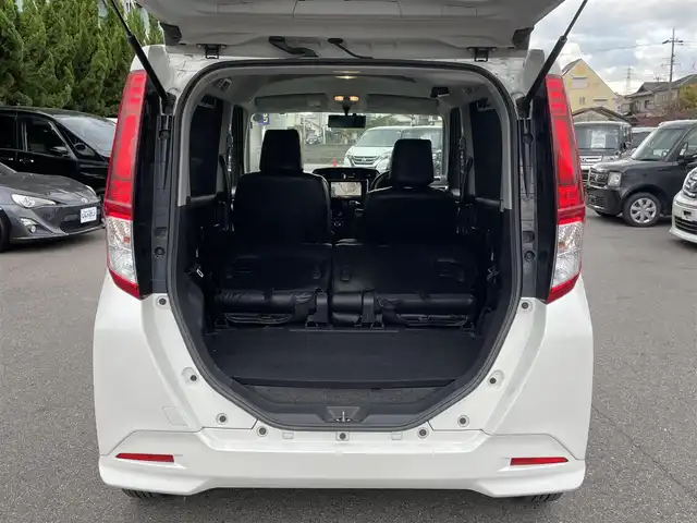 トヨタ ルーミー カスタムG 和歌山県 2017(平29)年 12.8万km パールホワイトⅢ (株)IDOMが運営する【じしゃロン和歌山店】の自社ローン対象車両になります。こちらは現金ご利用時の価格です。自社ローンご希望の方は別途その旨お申付け下さい。/ALPINE9型ナビ（BT/フルセグ/DISC/AM/FM/SD）/フロントエアロ/両側パワースライドドア/純正LEDヘッドライト/オートライト/シートカバー/ウォークスルー/純正14インチAW/サンシェード/横滑り防止装置/盗難防止装置/アイドリングストップ/スマートキー/ETC