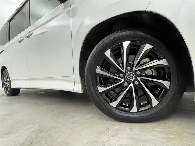 トヨタ ノア ハイブリッド S－Z 群馬県 2022(令4)年 2.2万km ホワイトパールクリスタルシャイン フリップダウンモニター　快適利便ＰＫＧ　純正１１．５インチナビ　バックカメラ　パワーバックドア　両側パワースライドドア　ＡＨＢ　シートヒーター　純正１７インチＡＷ　ステアリングリモコン　ＥＴＣ　禁煙車