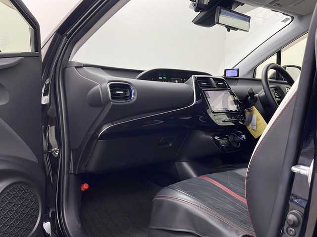 トヨタ プリウス S ツーリングセレクション 秋田県 2021(令3)年 3.6万km アティチュードブラックマイカ ４WD/純正SDナビ(Bluetooth/CD/DVD/フルセグ)/全方位カメラ/ビルトインETC/前後コーナーセンサー/前席シートヒーター/車線逸脱警報/モデリスタシートカバー/純正AW/TROエアロ/デジタルインナーミラー/レイダー探知機/リアデアイサー/オートライト/衝突被害軽減システム/盗難防止装置/オートマチックハイビーム/LEDヘッドライト/スマートキー