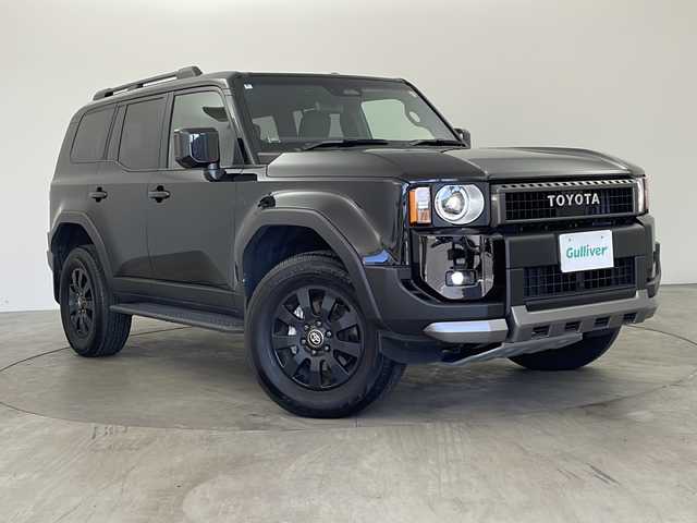 トヨタ ランドクルーザー ２５０ VX ファーストエディション 兵庫県 2024(令6)年 0.7万km ブラック ・純正12.3インチディスプレイオーディオ/・フルセグTV/Bluetooth/USB/Miracast/HDMI/Apple car play/Android Auto/・全方位カメラ/・トヨタセーフティセンス/・プリクラッシュセーフティ/・レーントレーシングアシスト/・レーンディバーチャーアラート/・レーダークルーズコントロール/・オートマチックハイビーム/・ロードサインアシスト/・ブラインドスポットモニター/・クリアランスソナー/・プロアクティブドライバーアシスト/・フロントクロストラフィックアラート/・リアクロストラフィックアラート/・リアカメラディテクション/・アドバンストドライブ/・後方車両接近告知/・安心降車アシスト/・周辺車両接近時サポート/・緊急時操舵支援/・ドライバーモニターカメラ/・パワーバックドア/・デジタルインナーミラー/・ムーンルーフ/・電動パーキングブレーキ/・オートホールド/・純正フロアマット/・ルーフレール/・丸目一眼LEDヘッドライト/・モデリスタエアロ/・FIRST EDITIOロゴ入りドアトリム/・純正18インチアルミホイール/・ビルトインETC2.0/・前後ドライブレコーダー/・スペアキー