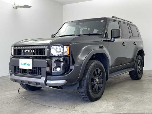トヨタ ランドクルーザー ２５０ VX ファーストエディション 兵庫県 2024(令6)年 0.7万km ブラック ・純正12.3インチディスプレイオーディオ/・フルセグTV/Bluetooth/USB/Miracast/HDMI/Apple car play/Android Auto/・全方位カメラ/・トヨタセーフティセンス/・プリクラッシュセーフティ/・レーントレーシングアシスト/・レーンディバーチャーアラート/・レーダークルーズコントロール/・オートマチックハイビーム/・ロードサインアシスト/・ブラインドスポットモニター/・クリアランスソナー/・プロアクティブドライバーアシスト/・フロントクロストラフィックアラート/・リアクロストラフィックアラート/・リアカメラディテクション/・アドバンストドライブ/・後方車両接近告知/・安心降車アシスト/・周辺車両接近時サポート/・緊急時操舵支援/・ドライバーモニターカメラ/・パワーバックドア/・デジタルインナーミラー/・ムーンルーフ/・電動パーキングブレーキ/・オートホールド/・純正フロアマット/・ルーフレール/・丸目一眼LEDヘッドライト/・モデリスタエアロ/・FIRST EDITIOロゴ入りドアトリム/・純正18インチアルミホイール/・ビルトインETC2.0/・前後ドライブレコーダー/・スペアキー