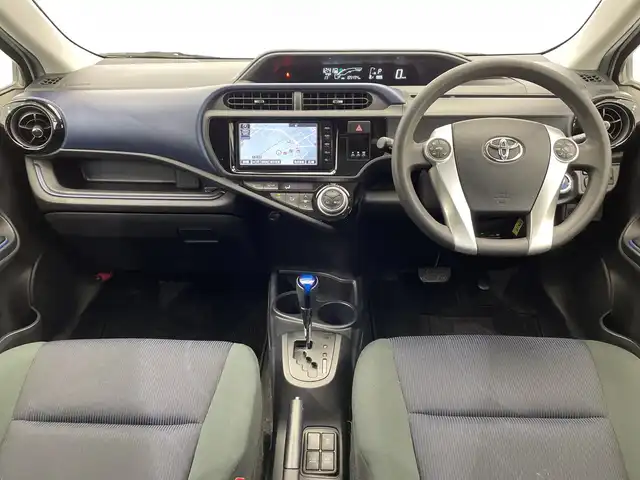 トヨタ アクア S 栃木県 2015(平27)年 10.6万km ライムホワイトパールクリスタルシャイン 純正ナビ(NSZT-W64)/ (フルセグTV・Bluetooth・CD・DVD・SD)/バックカメラ/前方ドライブレコーダー/オートライト/ビルトインETC/スタッドレスタイヤ積込/ステアリングスイッチ/ドアバイザー/電動格納ミラー/純正フロアマット/プッシュスタート/スマートキー/スペアキー1本/取扱説明書/保証書