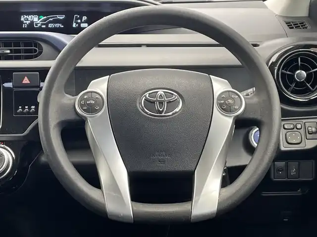 トヨタ アクア S 栃木県 2015(平27)年 10.6万km ライムホワイトパールクリスタルシャイン 純正ナビ(NSZT-W64)/ (フルセグTV・Bluetooth・CD・DVD・SD)/バックカメラ/前方ドライブレコーダー/オートライト/ビルトインETC/スタッドレスタイヤ積込/ステアリングスイッチ/ドアバイザー/電動格納ミラー/純正フロアマット/プッシュスタート/スマートキー/スペアキー1本/取扱説明書/保証書
